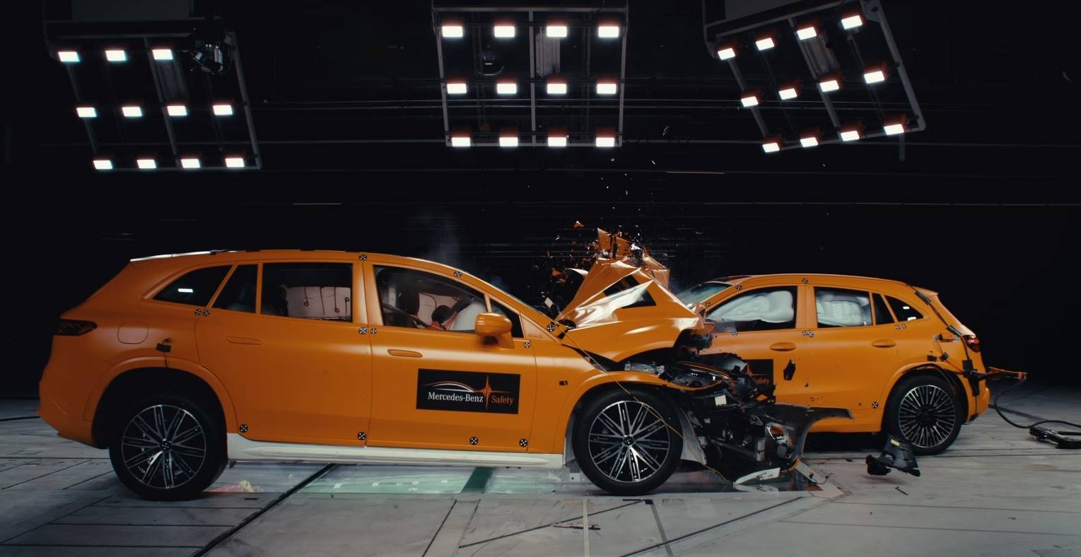 Mercedes-Benz EV crash test 
