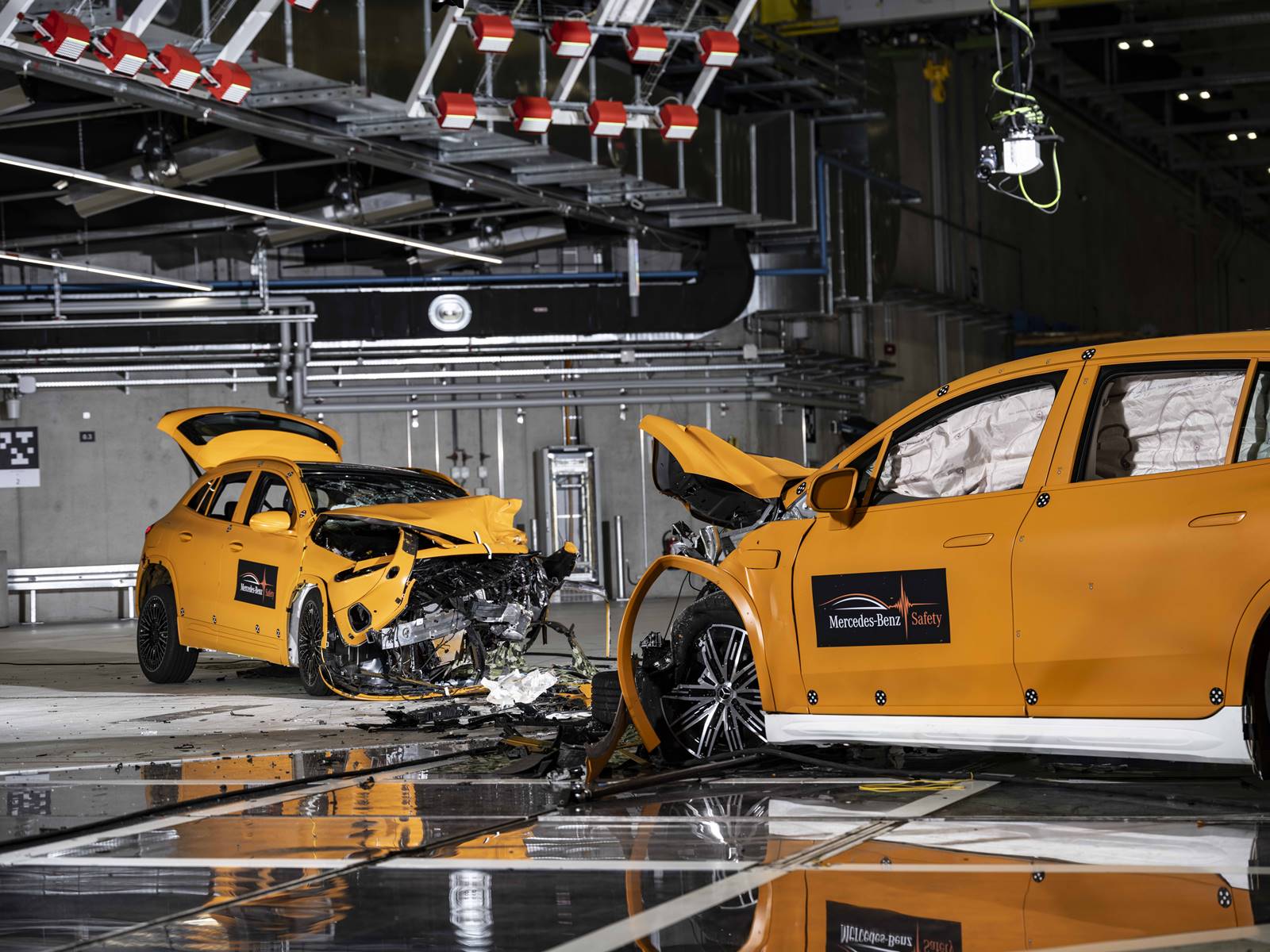 Mercedes-Benz EV crash test 