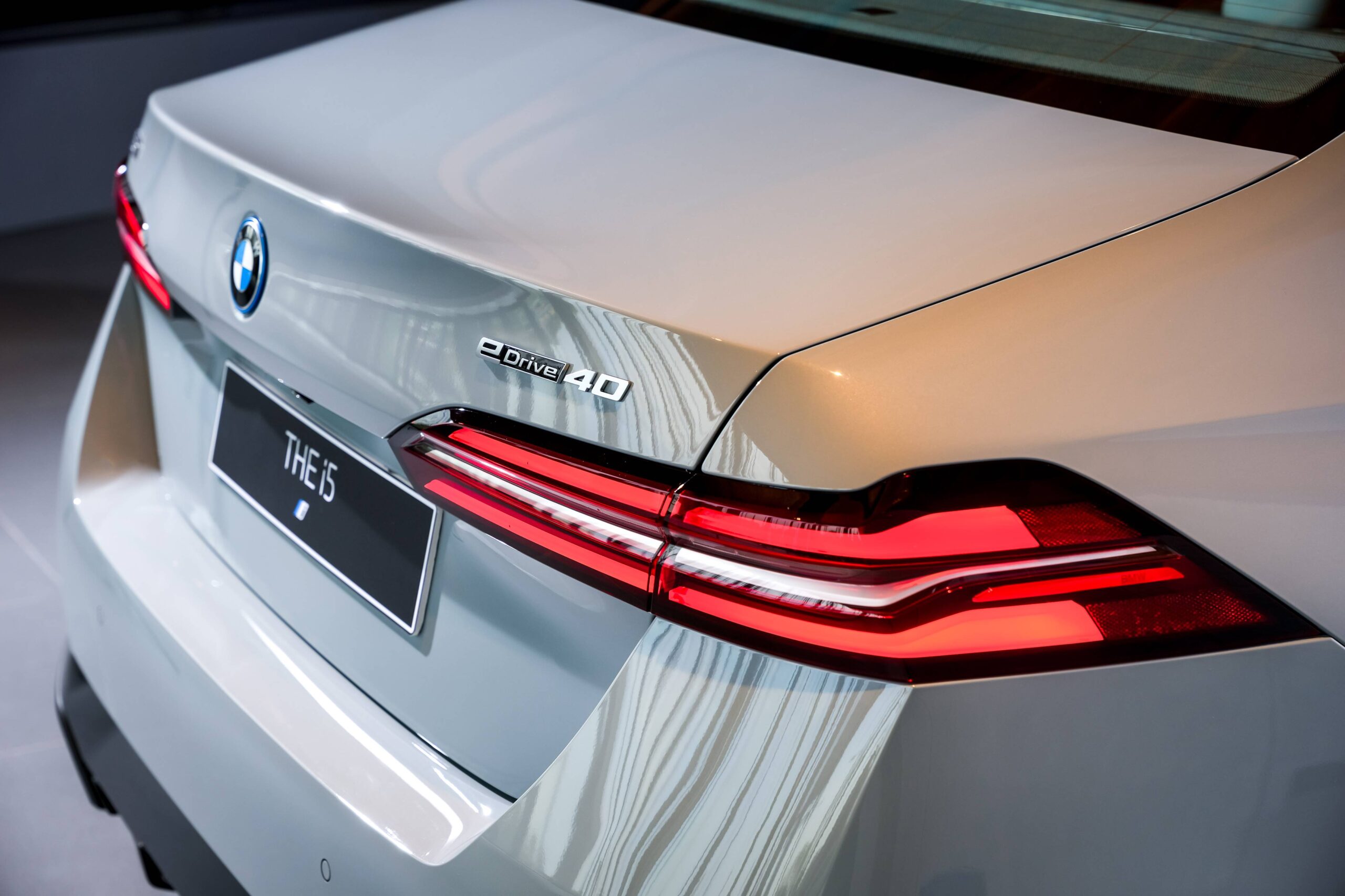 BMW i5 eDrive40 EV [2023]