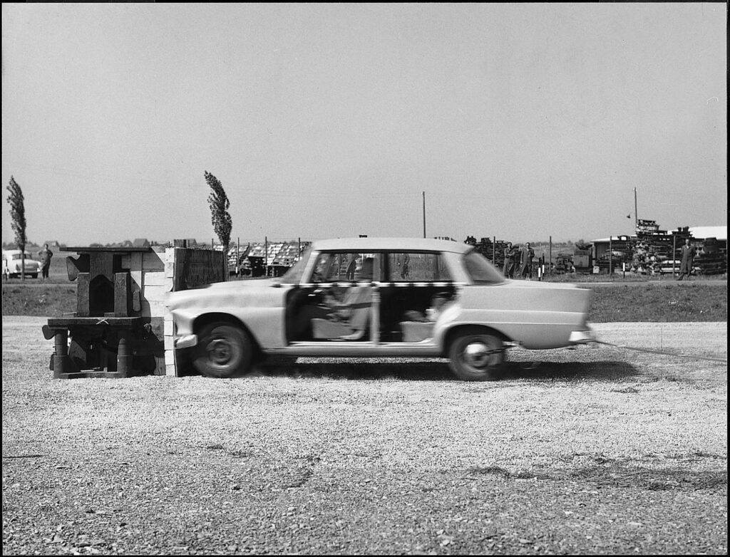 First Mercedes-Benz crash test