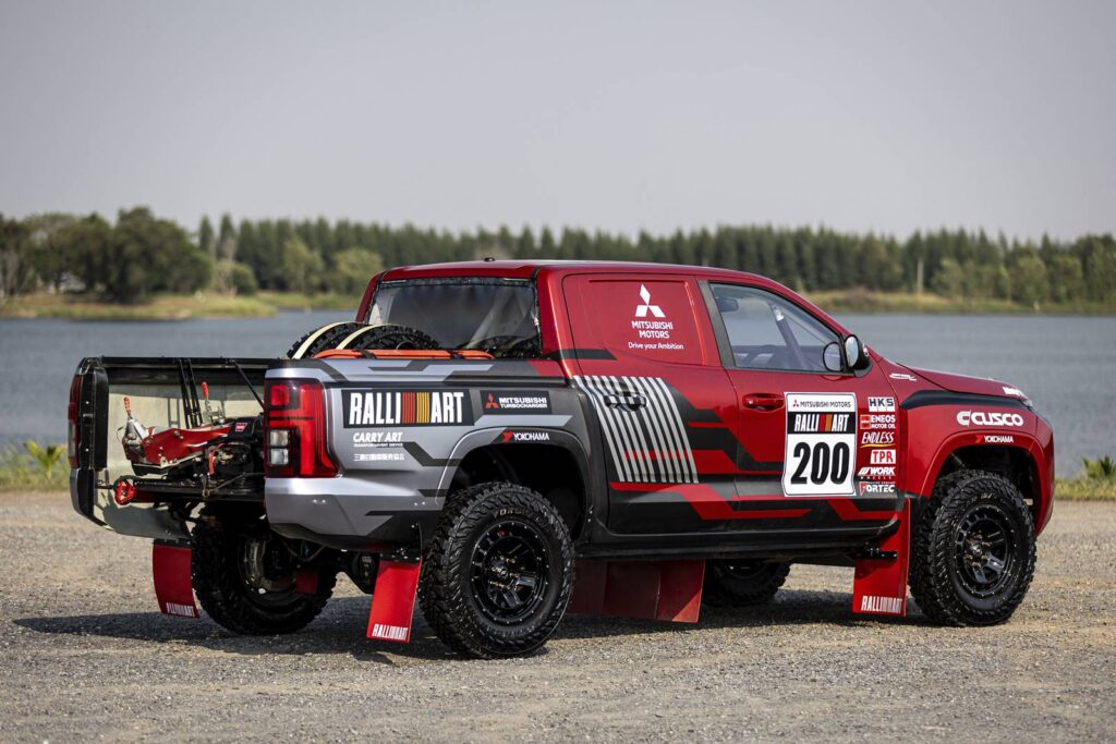 Team Mitsubishi Ralliart AXCR 2024 Triton