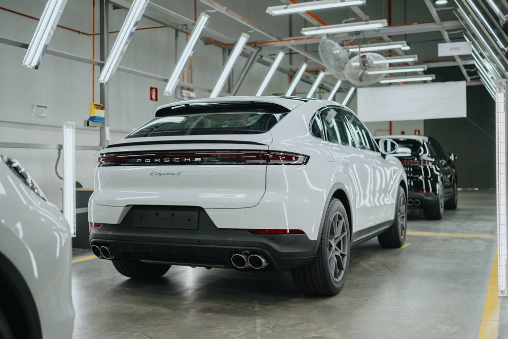 Porsche Cayenne Hybrid assembly at Inokom [2024] 