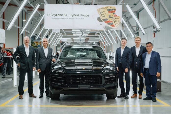 Porsche Cayenne Hybrid assembly at Inokom [2024]