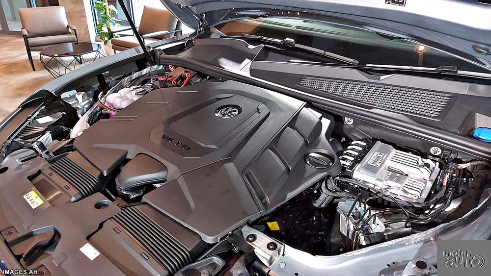 2025 Volkswagen Touareg V6 engine