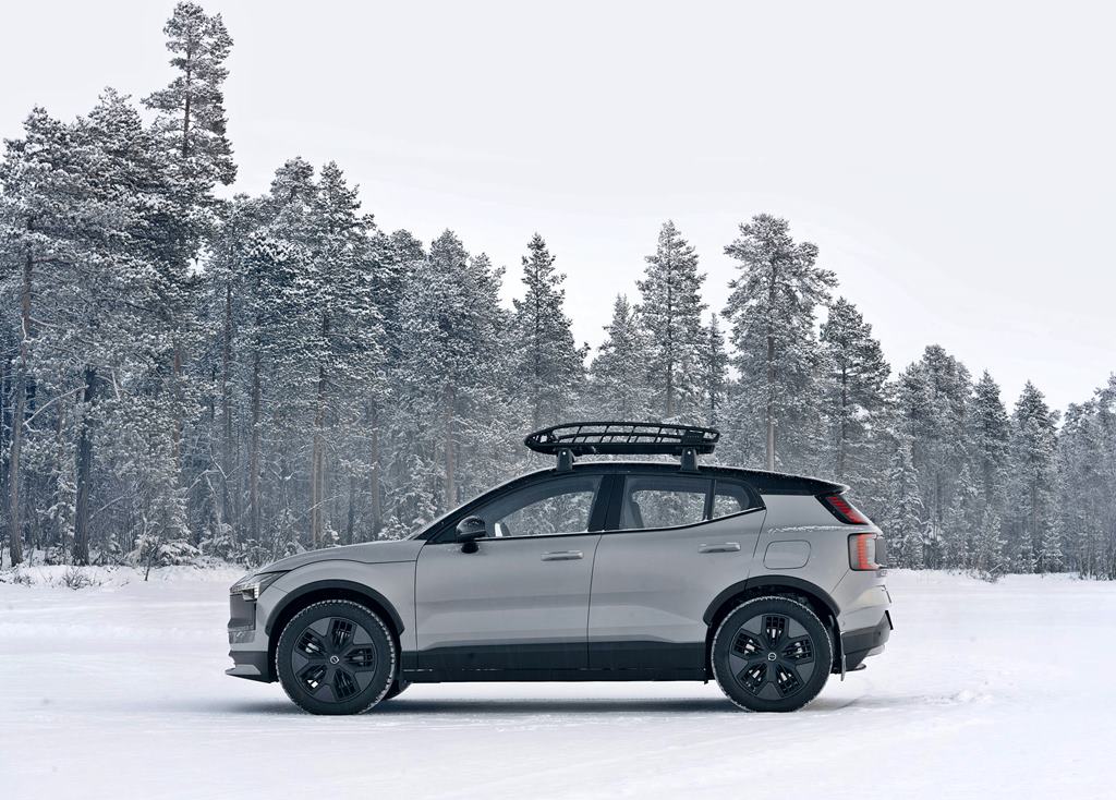 Volvo EX30 Cross Country EV [2025]