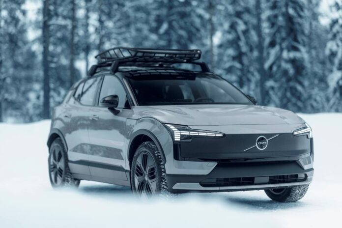 Volvo EX30 Cross Country EV [2025]