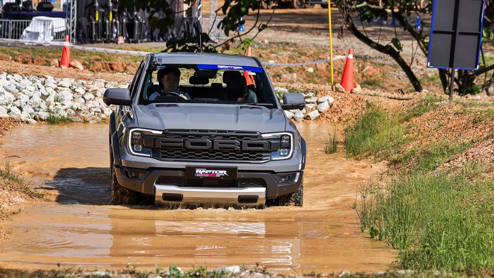 Ford Raptor Rev 2025